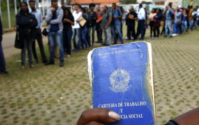 Desemprego cai em novembro, mas Brasil ainda tem quase 12 milhões de desempregados