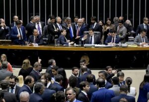 Read more about the article Pesquisa aponta que quase metade da população, reprova o trabalho de deputados e senadores no Brasil