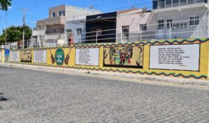 Read more about the article SJE dá exemplo, e Itapetim reformou, transformando muro de arrimo em ponto turístico