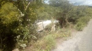 Read more about the article Buraco causa acidente com caminhão na PE-263