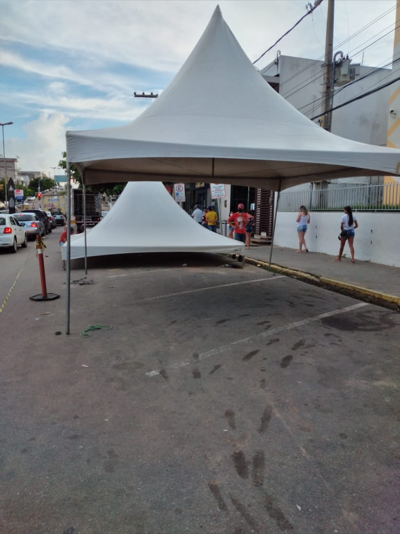 You are currently viewing Prefeitura coloca tendas e disciplinadores em frente à agências bancarias de SJE