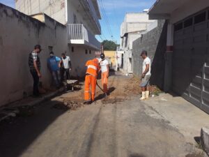Read more about the article Chuva danificou asfalto e Secretaria de Obras consertou nessa segunda (22) em SJE