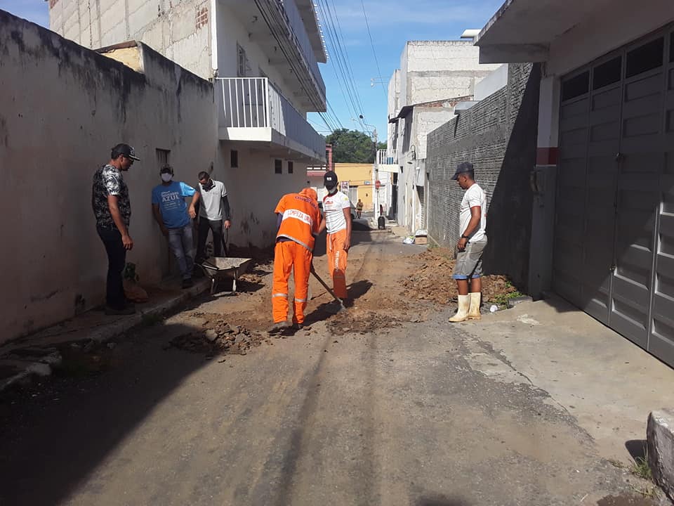 You are currently viewing Chuva danificou asfalto e Secretaria de Obras consertou nessa segunda (22) em SJE