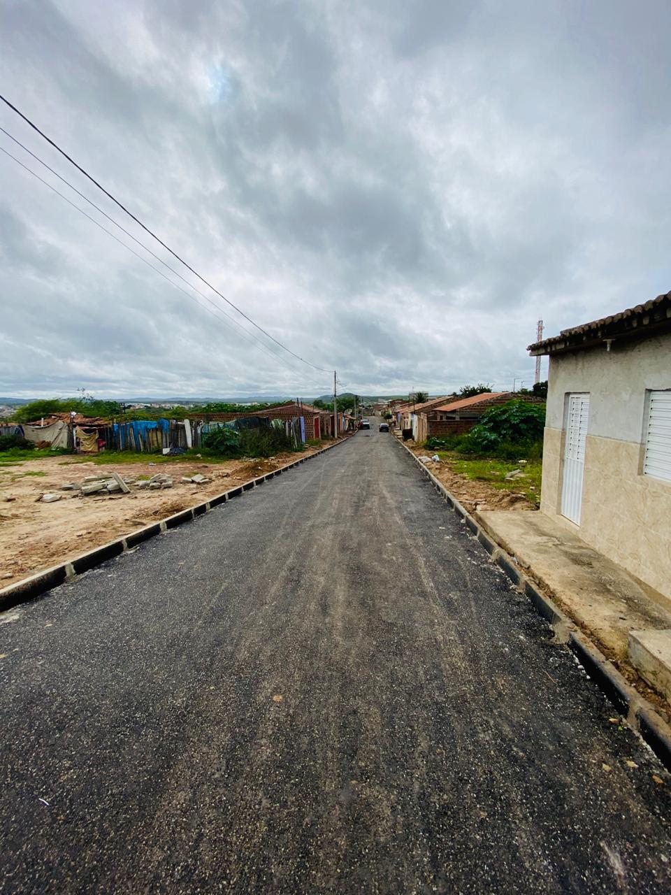 You are currently viewing Mais uma rua recebe asfalto em São José do Egito