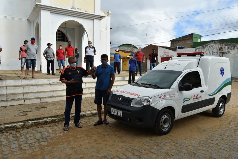 You are currently viewing População de Riacho do Meio recebe da Prefeitura, ambulância que vai ficar disponível 24 horas