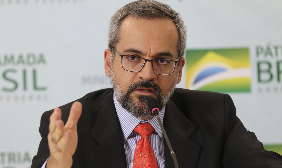 You are currently viewing Ex-ministro da educação ganha título de persona non grata em Brasília