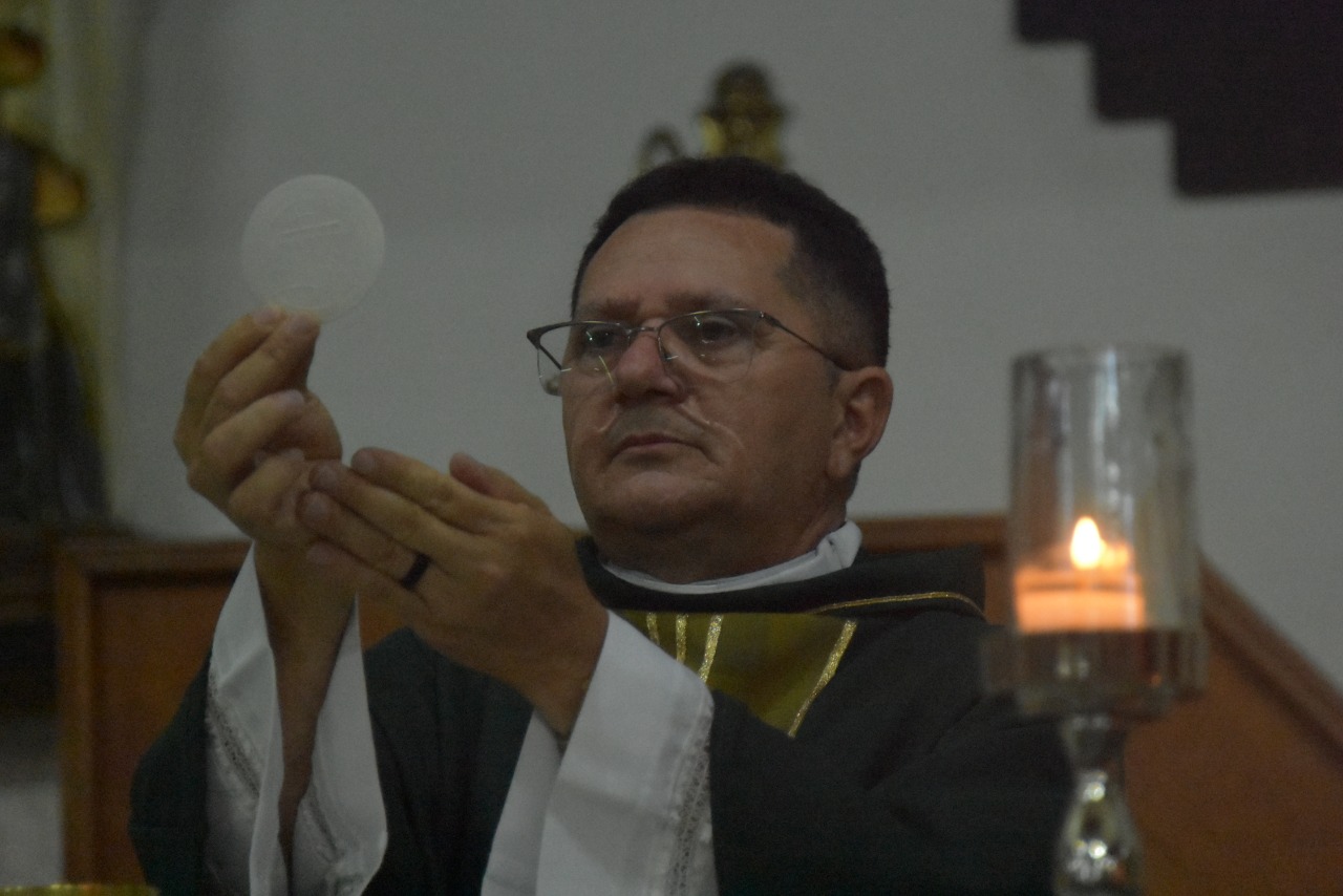 You are currently viewing Pe. José Valme presidiu missa na 3ª noite da festa de São Judas Tadeu