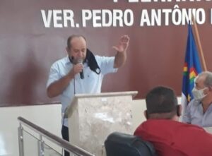 Read more about the article Vice Adarivan Santos toma posse como prefeito interino em Santa Terezinha