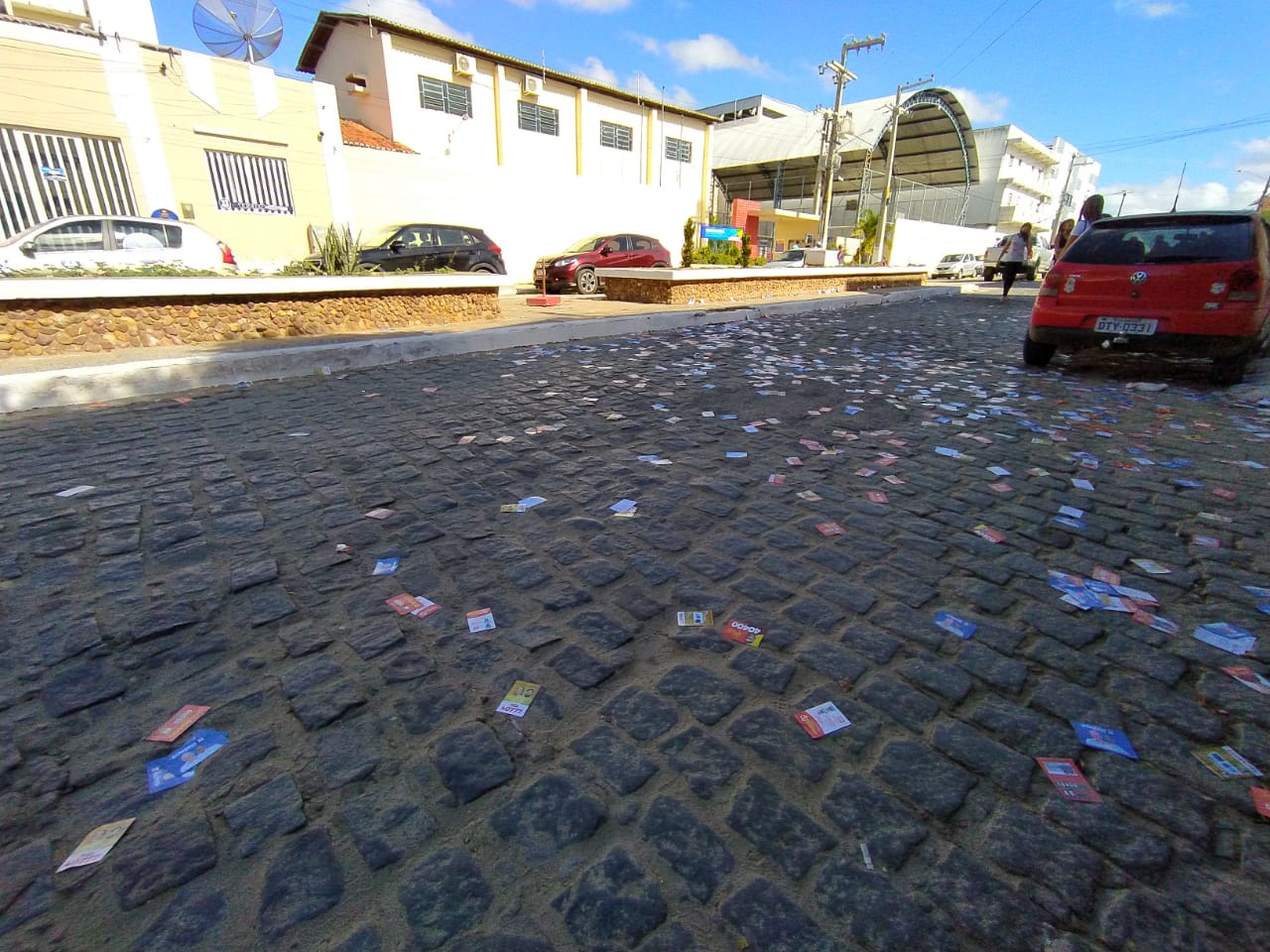 You are currently viewing Lixo eleitoral suja ruas de cidades do Pajeú