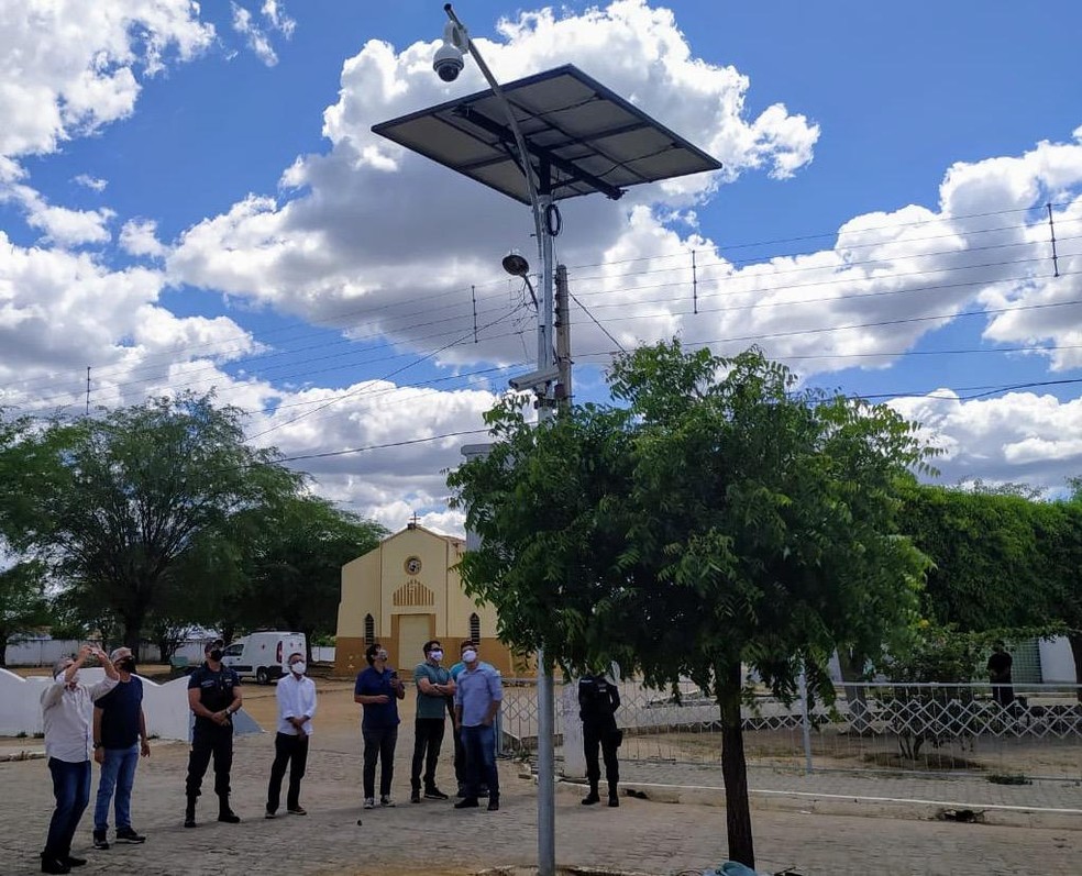 You are currently viewing Sertânia é a 1ª cidade de Pernambuco a usar energia solar nas câmeras de segurança