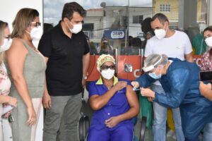 Read more about the article Profissional da limpeza da UPA/COVID é 1ª egipciense vacinada