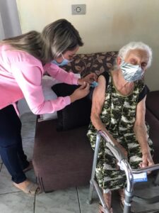 Read more about the article Prefeitura de SJE anuncia drive-thru para vacinar idosos acima de 85 anos