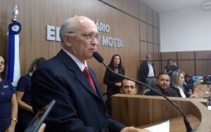 Read more about the article Ex-prefeito de Patos, Ivanes Lacerda morre vítima de complicações da Covid-19