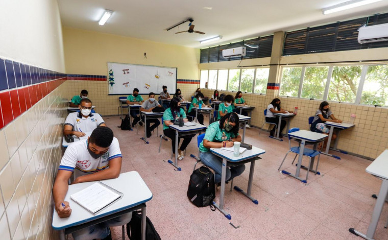 You are currently viewing Estudantes do ensino médio da rede estadual retomam aulas em Pernambuco
