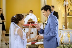 Read more about the article Padre surpreende noivos surdos e celebra casamento em Libras, em PE: ‘Reflexão para a sociedade’