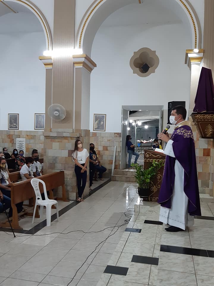You are currently viewing 2ª noite da Festa do padroeiro São José teve Pe. Clodoaldo Fernando presidindo a missa