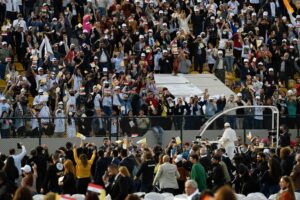 Read more about the article Papa conclui visita ao Iraque com missa para milhares de fiéis