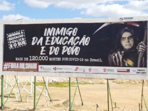 Read more about the article Professora é alvo de investigação da PF por causa de outdoor com críticas ao governo Bolsonaro; UFRPE diz que censura é ‘inadmissível’