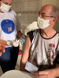 Read more about the article Bispo de Afogados da Ingazeira recebe 1ª dose da vacina contra covid-19