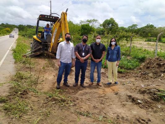Read more about the article Depois de levantamento topográfico, ramal da adutora que vai levar água para Brejinho tem trabalhos de escavação