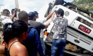 Read more about the article Acidente com caminhão na Serra de Teixeira deixa motorista preso às ferragens nesta terça (13)
