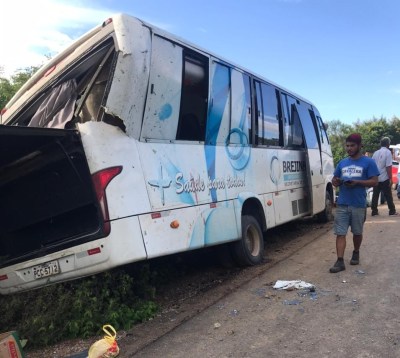 Read more about the article Prefeito de Brejinho diz que falta de sinalização, angulação de curva e chuva podem ter contribuído com acidente de ônibus do TFD