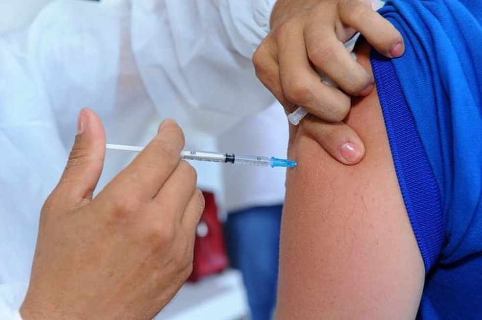 Read more about the article Pessoas com idades entre 55 a 59 anos começam a receber vacina contra covid nesta segunda (31) em SJE