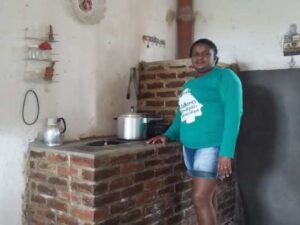 Read more about the article Fogão agroecológico reduz os gastos com gás de cozinha no Sertão do Pajeú
