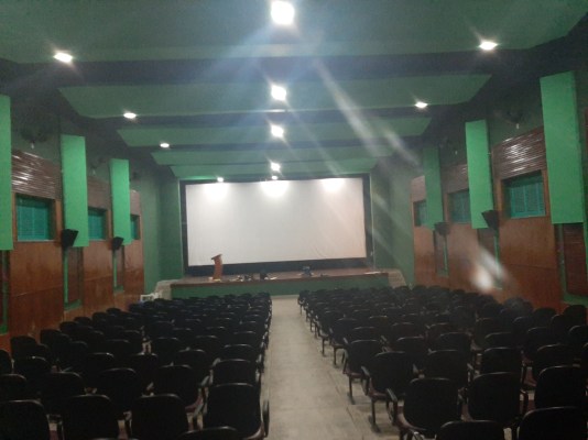 You are currently viewing Equipamentos seguem sendo instalados no Cine São José em Afogados e a sala de cinema vai voltar as exibições