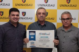 Read more about the article Evandro Valadares recebeu certificado “Prefeito de Expressão” 2017/2020