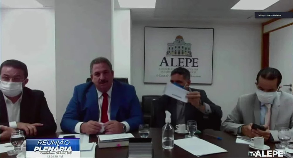 You are currently viewing Alepe aprova projeto que permite aumento de cota parlamentar e muda forma de reajuste de auxílios de servidores