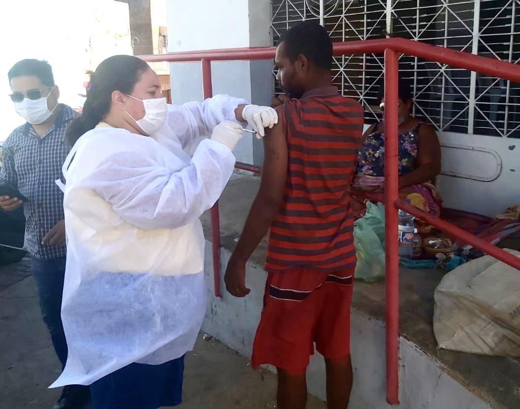 Read more about the article Prefeitura de Sertânia vacina população de rua contra Covid-19