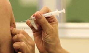 Read more about the article Governo de Pernambuco libera vacinação contra Covid para adolescentes entre 12 e 17 anos de vários grupos