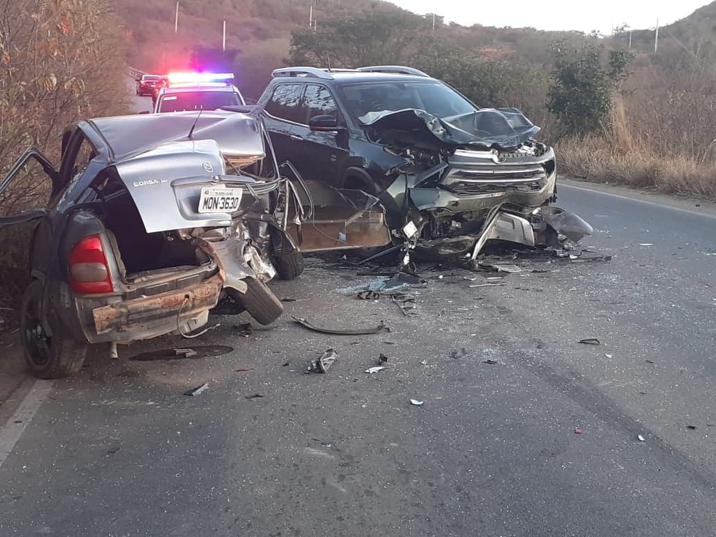 You are currently viewing Colisão entre dois carros deixa uma criança morta na PE-275 entre Ambó e São José do Egito