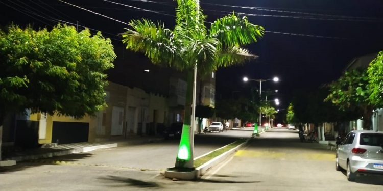 You are currently viewing Prefeitura de Ouro Velho implanta nova iluminação de LED na Avenida Jacinto Dantas