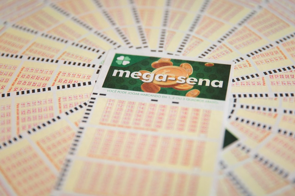Read more about the article Mega-Sena, concurso 2.400: ninguém acerta as seis dezenas e prêmio vai a R$ 34 milhões
