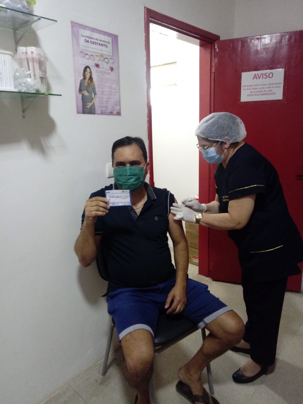 Read more about the article Prefeito de Brejinho toma segunda dose da vacina contra a covid-19