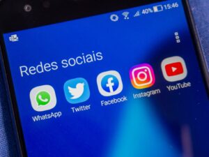 Read more about the article WhatsApp, Facebook e Instagram: apagão é ‘chance de ouro’ para rever vício em redes sociais, diz pesquisadora