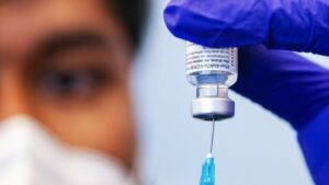 Read more about the article Vacina da Pfizer reduz risco de hospitalização em 90% mesmo após seis meses da 2ª dose, diz estudo