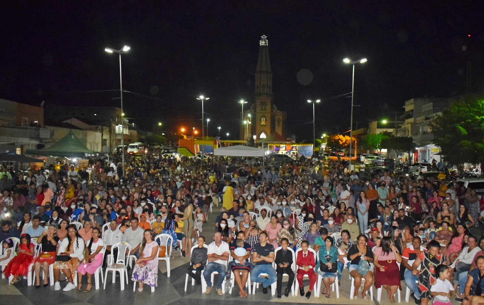 Read more about the article Itapetim para Cristo reuniu multidão na praça principal da cidade nessa quinta (18)