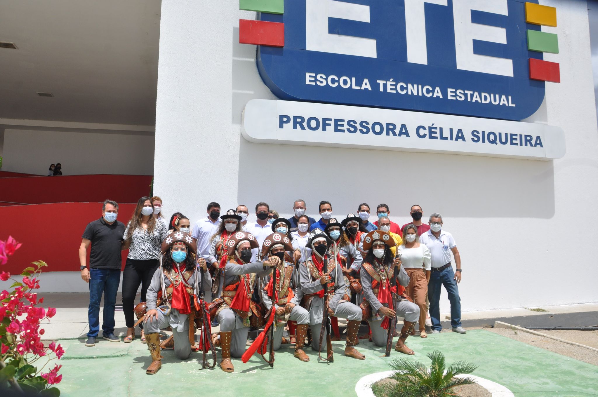 You are currently viewing Aula espetáculo de Assisão e Cabras de Lampião foi um sucesso entre aluno da ETE Célia Siqueira em SJE