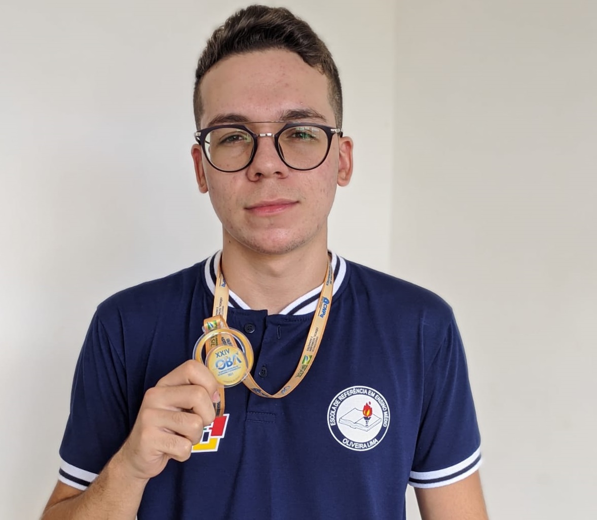 Aluno da Escola de Referência Oliveira Lima ganhou medalha de ouro na OBA 2021 pelo segundo ano seguido