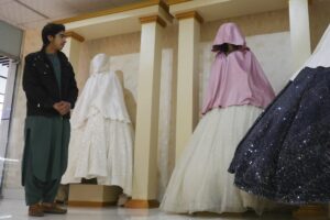 Read more about the article Talibãs ordenam decapitação de manequins em lojas de roupas do Afeganistão