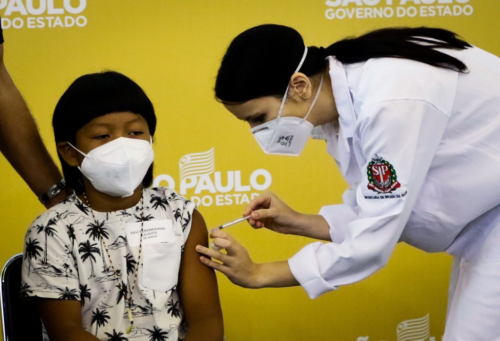 Há um ano, SP vacinava 1ª pessoa contra Covid no Brasil; veja o que mudou e projeções para o futuro