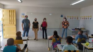 Read more about the article Secretário de Educação de SJE visita Escolas no primeiro dia de aula presencial