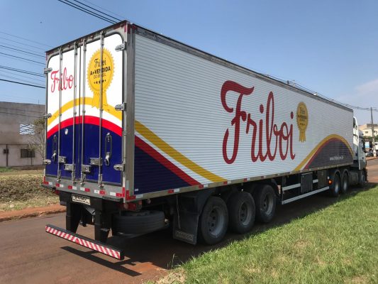 Read more about the article Polícia recupera caminhão roubado da Friboi em Brejinho, mas carga foi levada