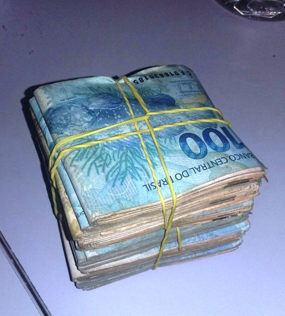 Razões para acreditar: Homem acha quase R$ 5 mil e devolve em SJE