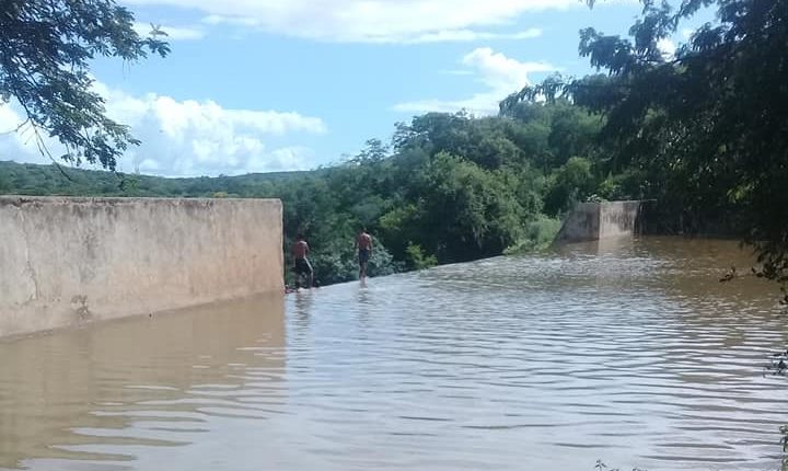 Read more about the article Barragem do Cascudo em Santa Terezinha deve sangrar a qualquer momento