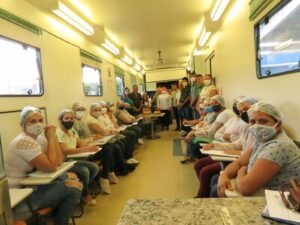 Read more about the article Prefeito de Brejinho visitou a carreta-escolar da Gastronomia do SENAC que está no município
