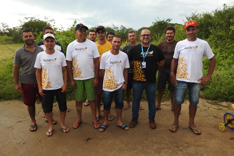 Read more about the article Governo Municipal de Itapetim apoia apicultores do município